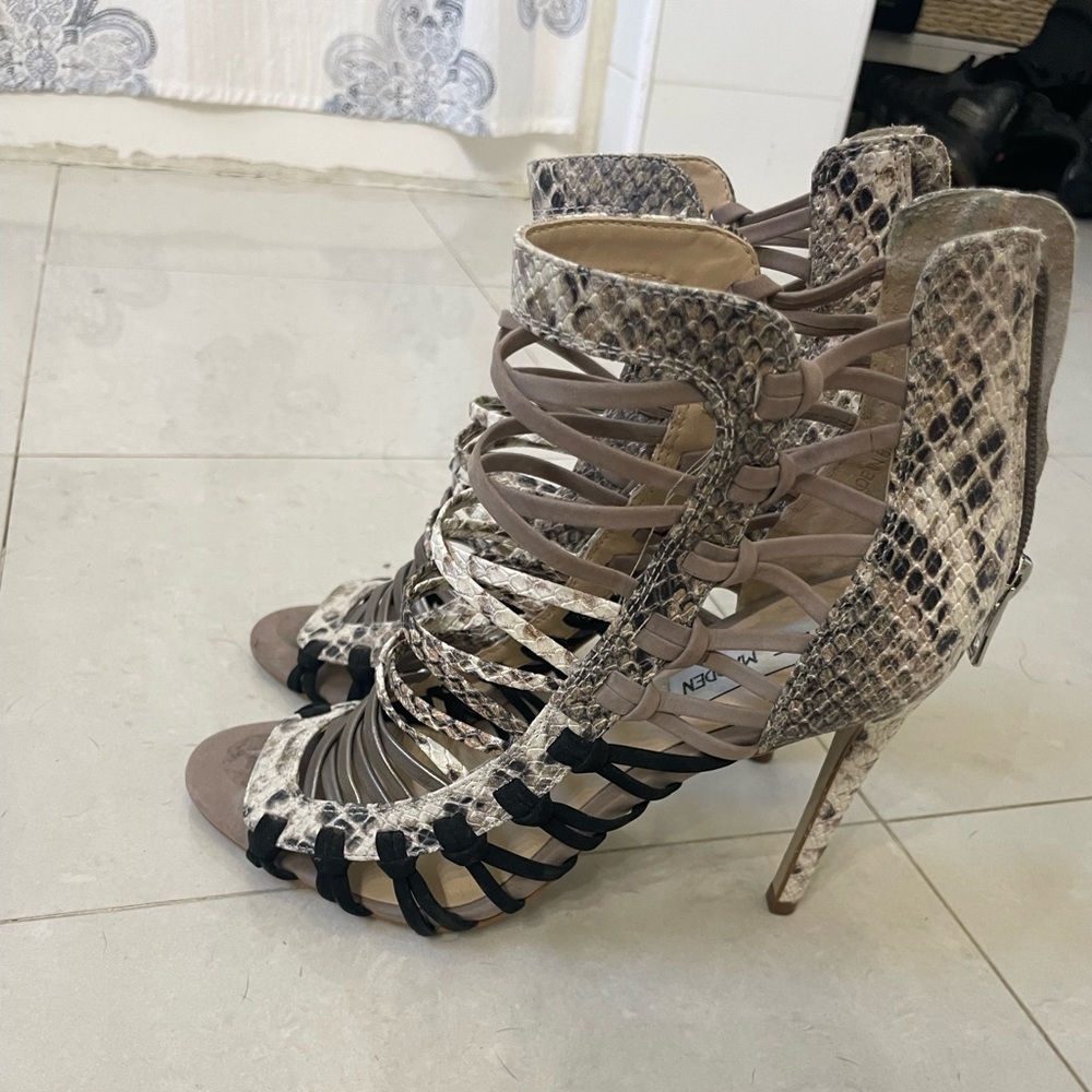 Steve Madden high heeled sandals size 8 - Picture 2 of 3